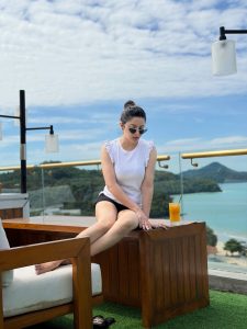 ইফতারে ভাজাপোড়া এড়িয়ে চলেন পরীমনি