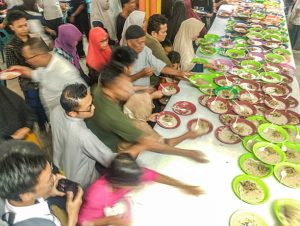 রমজান মাসে নিত্যপ্রয়োজনীয় পণ্যে বিশ্বজুড়েই মূল্যছাড়