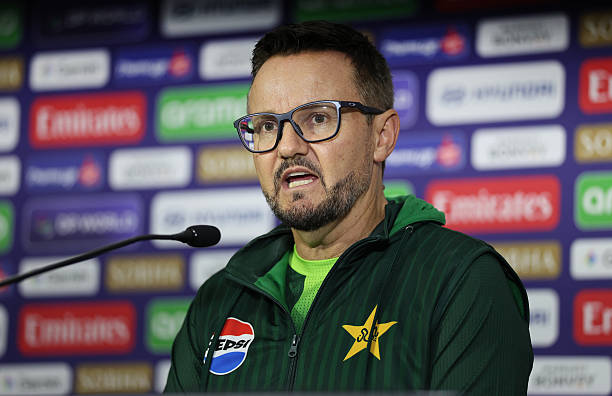 বাংলাদেশে এসে সিরিজ জয়ের লক্ষ্য জানালেন পাকিস্তান কোচ হেসন