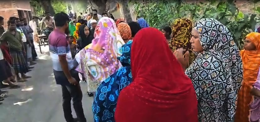 সাতক্ষীরায় মাটি বহনকারী ট্রলির ধাক্কায় শিশু নিহত