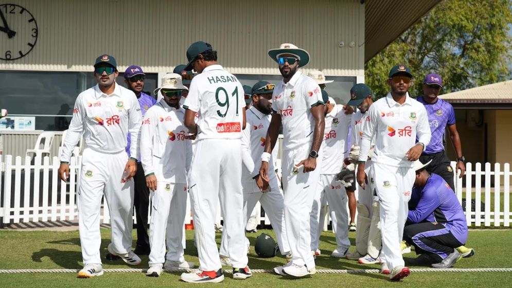 ৭৩ রানে পিছিয়ে থেকে দ্বিতীয় দিনের খেলা শেষ করেছে বাংলাদেশ