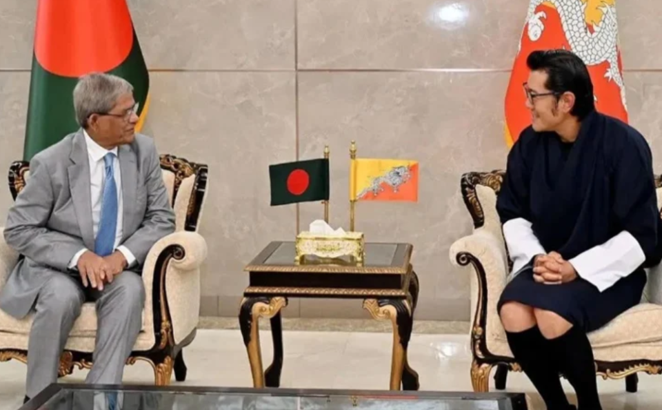 ঢাকায় যাত্রাবিরতিতে ভুটানের রাজা, রাষ্ট্রপতির সঙ্গে সৌজন্য সাক্ষাৎ