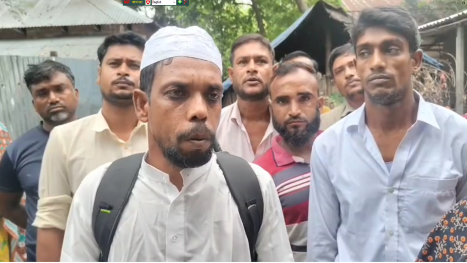 পায়ে হেঁটেই মক্কার পথে দুলাল, কী বলছেন নেটিজেনরা