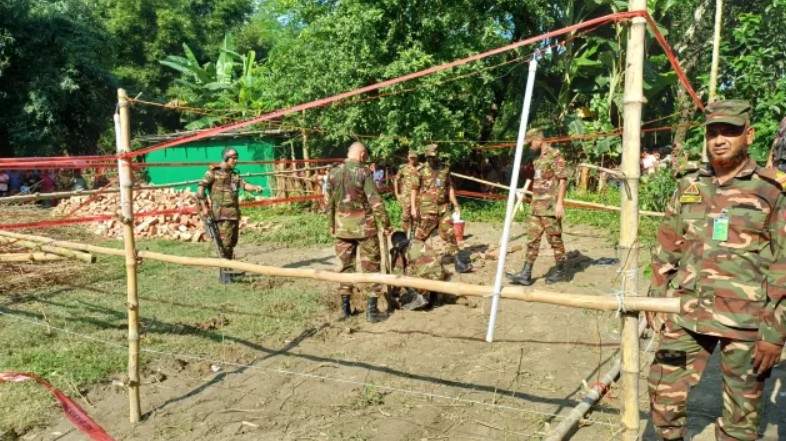 মাইন বিস্ফোরণের মুহুর্মুহু শব্দে কেঁপে উঠল মেহেরপুর