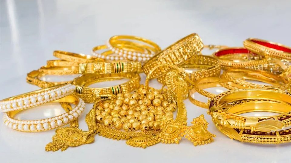 আবারও বেড়েছে স্বর্ণের দাম, ভরি কত
