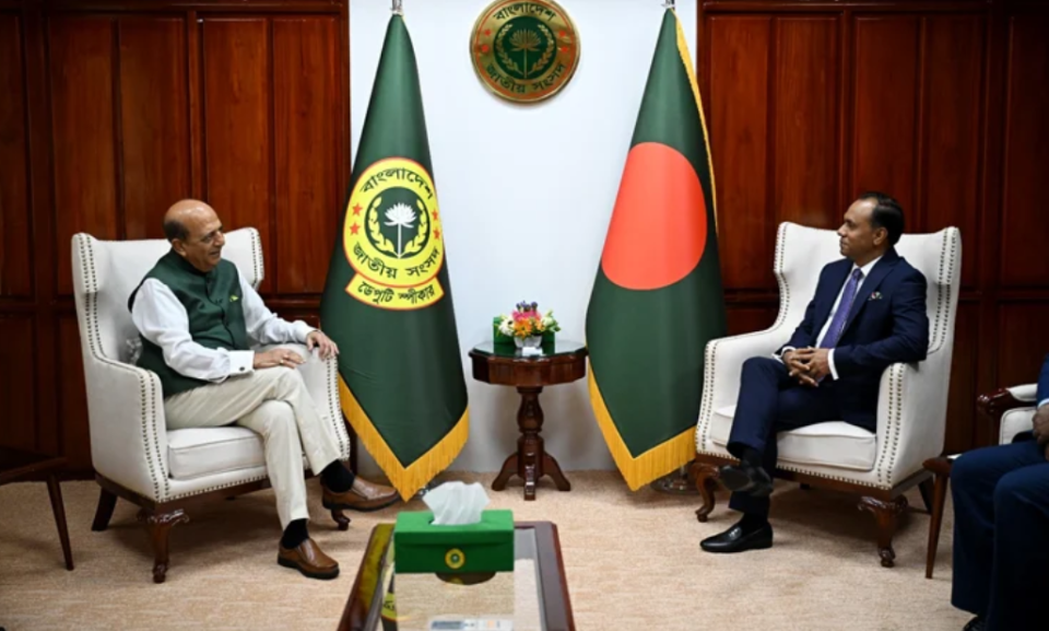 জাতীয় সংসদের ডেপুটি স্পিকার ব্যারিস্টার কায়সার কামালের সঙ্গে সৌজন্য সাক্ষাৎ করেছেন বাংলাদেশে নিযুক্ত ভারতীয় হাইকমিশনার দীনেশ ত্রিবেদী।