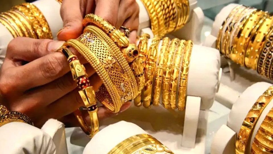 দেশের বাজারে আবারও বাড়ল স্বর্ণের দাম, ভরি কত