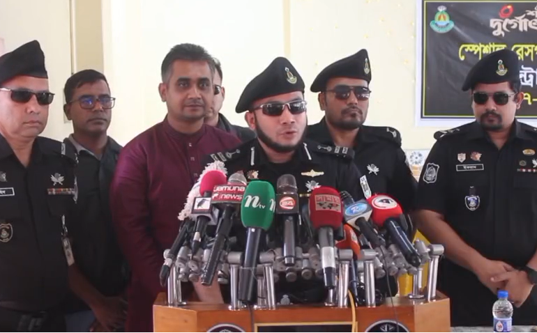 ঝালকাঠিতে-দুর্গাপূজার-নিরাপত্তায়-তৎপর-এসআরবি-৮