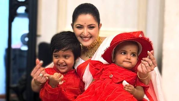 দুই সন্তানকে নিয়ে কাশবনে পরীমনি, সুখের মুহূর্ত ভাগ করলেন