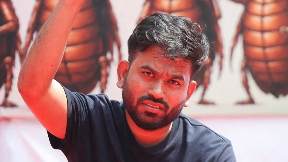 প্লেন ল্যান্ড হতে না হতেই আটক হলেন অভিজিৎ দীপকে