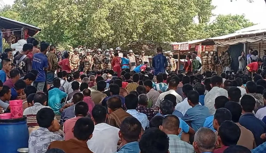 সাজেকে ইউপিডিএফের গুলিবর্ষণ, আটকা পড়েন ৩ হাজার পর্যটক